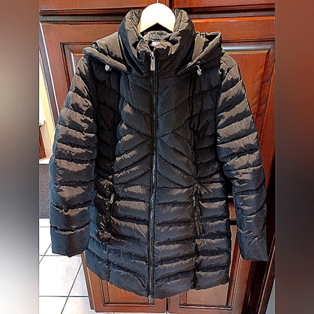 Womens Kenneth Cole winter coat. Like new. Size L